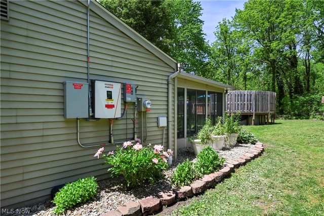 8441 Carriage Hill Drive NE, Warren, OH 44484