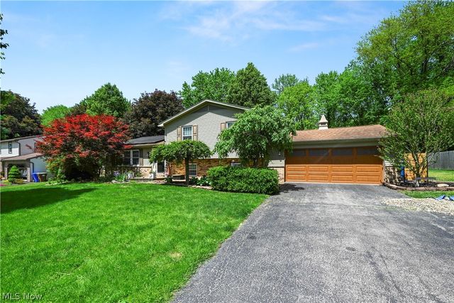 8441 Carriage Hill Drive NE, Warren, OH 44484