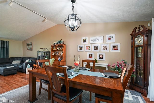 8441 Carriage Hill Drive NE, Warren, OH 44484