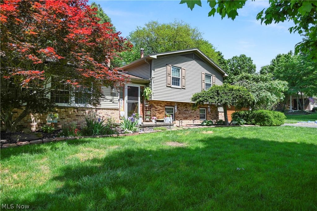 8441 Carriage Hill Drive NE, Warren, OH 44484