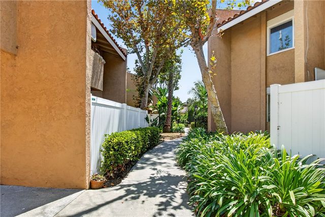 1101 W Macarthur 163, Santa Ana, CA 92707