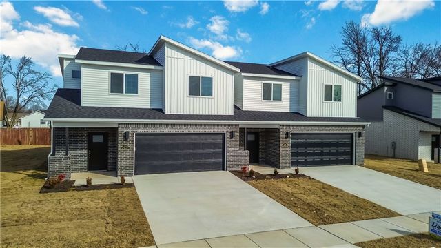 704 & 706 Sun Meadows Loop, Centerton, AR 72719