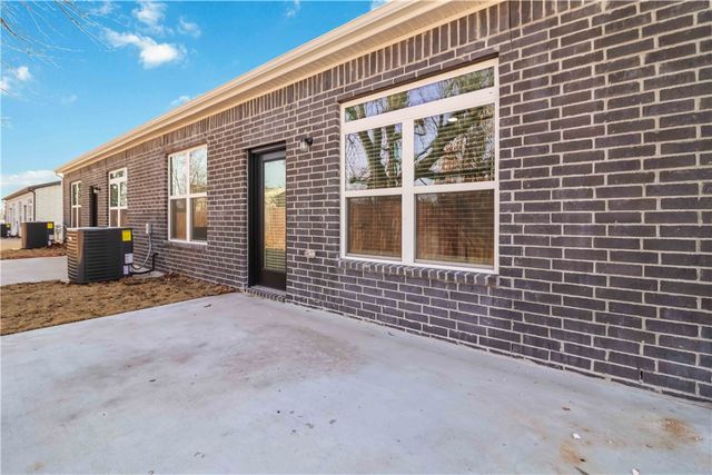 704 & 706 Sun Meadows Loop, Centerton, AR 72719