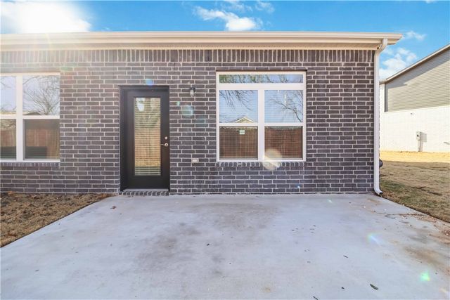 704 & 706 Sun Meadows Loop, Centerton, AR 72719