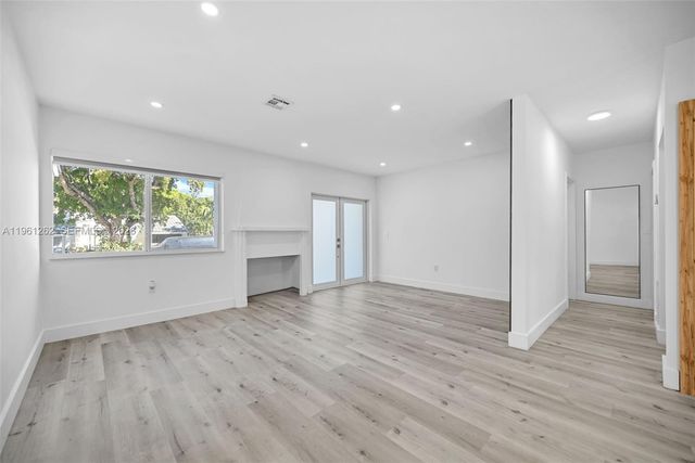 876 NE 81st St, Miami, FL 33138