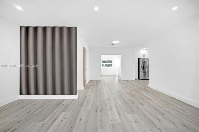 876 NE 81st St, Miami, FL 33138