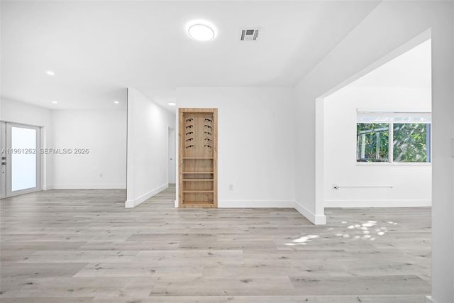 876 NE 81st St, Miami, FL 33138