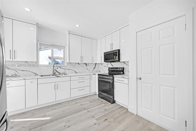 876 NE 81st St, Miami, FL 33138