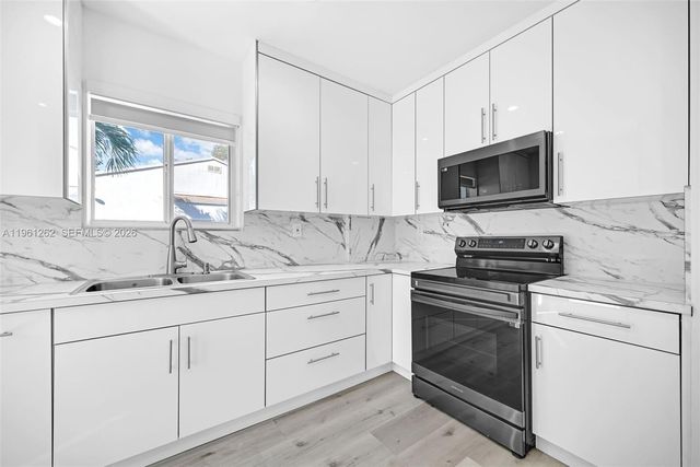 876 NE 81st St, Miami, FL 33138