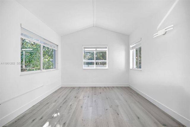 876 NE 81st St, Miami, FL 33138