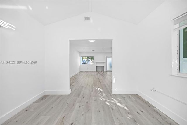 876 NE 81st St, Miami, FL 33138