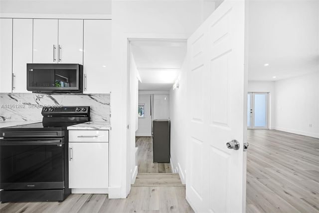 876 NE 81st St, Miami, FL 33138