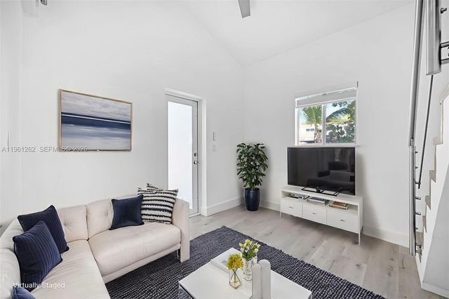 876 NE 81st St, Miami, FL 33138