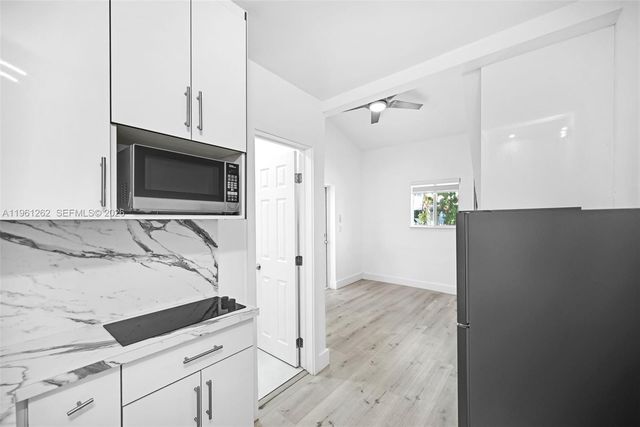 876 NE 81st St, Miami, FL 33138