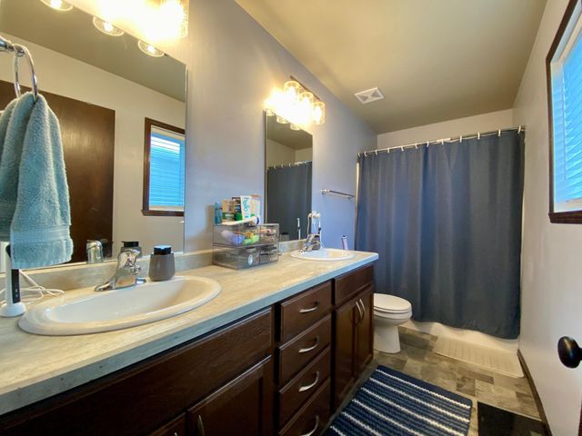 1179 Highland Lane W, West Fargo, ND 58078