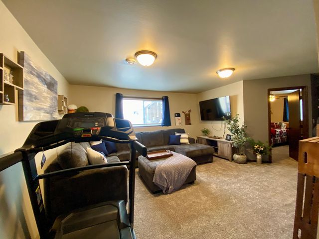 1179 Highland Lane W, West Fargo, ND 58078