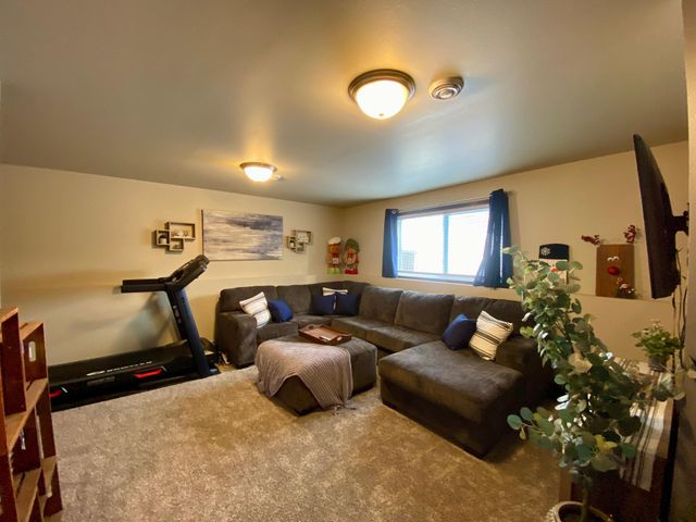 1179 Highland Lane W, West Fargo, ND 58078