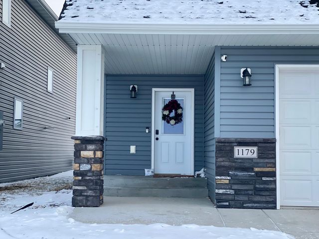 1179 Highland Lane W, West Fargo, ND 58078