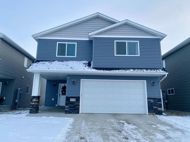1179 Highland Lane W, West Fargo, ND 58078