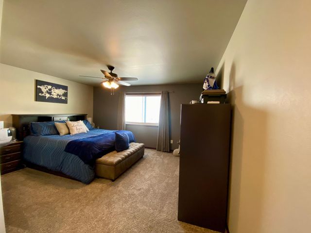 1179 Highland Lane W, West Fargo, ND 58078