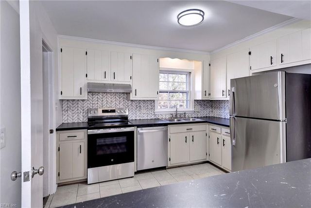 862 Moyer RD, Newport News, VA 23608