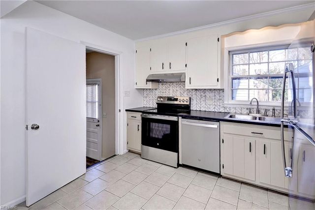 862 Moyer RD, Newport News, VA 23608