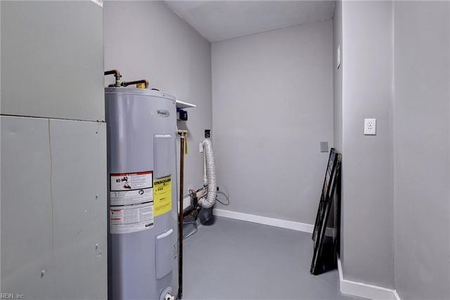 862 Moyer RD, Newport News, VA 23608