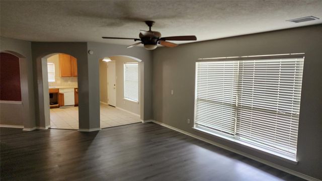 20218 Mammoth Falls Drive, Tomball, TX 77375