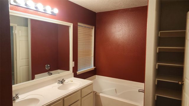 20218 Mammoth Falls Drive, Tomball, TX 77375