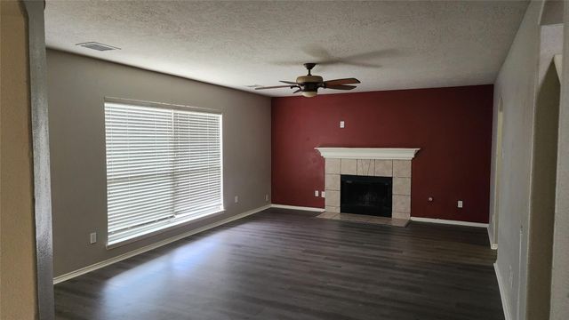 20218 Mammoth Falls Drive, Tomball, TX 77375