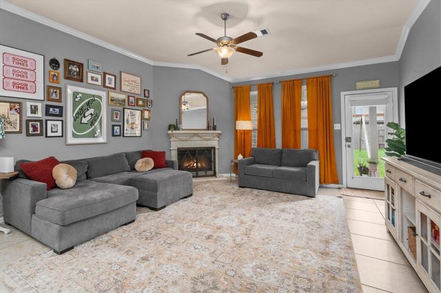 13846 Mckinney Creek Lane, Houston, TX 77044