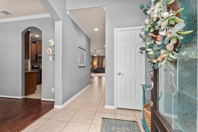 13846 Mckinney Creek Lane, Houston, TX 77044