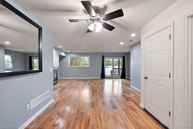 8873 Lagoon Drive, Hamburg Township, MI 48116