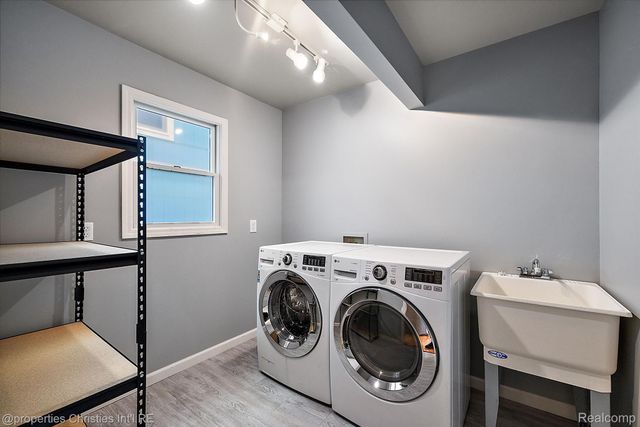 8873 Lagoon Drive, Hamburg Township, MI 48116