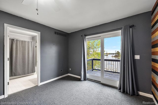 8873 Lagoon Drive, Hamburg Township, MI 48116