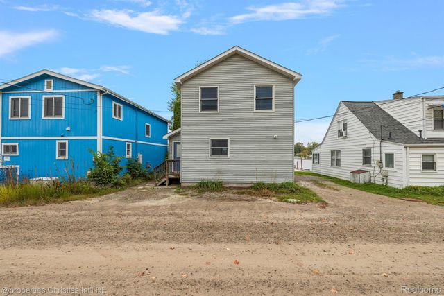 8873 Lagoon Drive, Hamburg Township, MI 48116