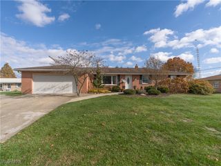 2490 Lombardi Avenue SW, Canton, OH 44706
