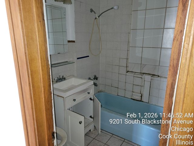 9201 S Blackstone Avenue, Chicago, IL 60619