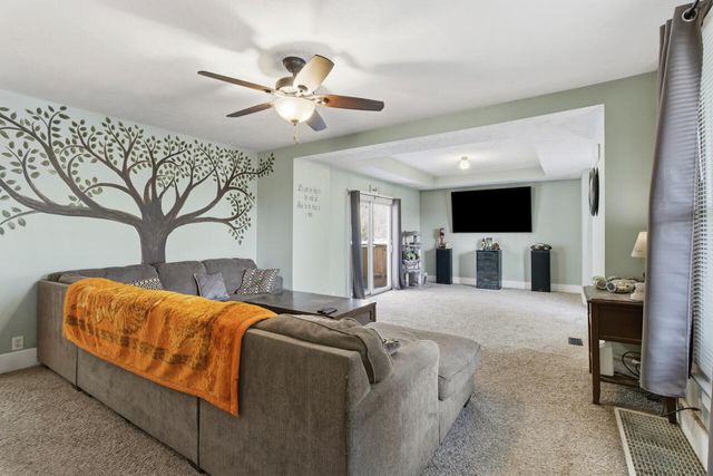 358 N 1ST Street, Council Bluffs, IA 51503