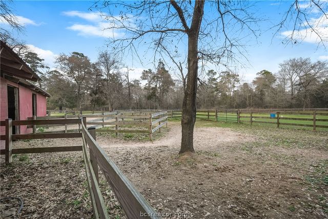 26000 Pine Shadows Drive, Hockley, TX 77447