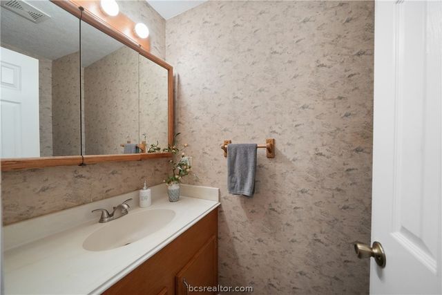 26000 Pine Shadows Drive, Hockley, TX 77447