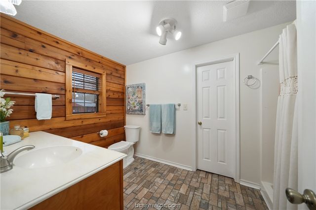 26000 Pine Shadows Drive, Hockley, TX 77447