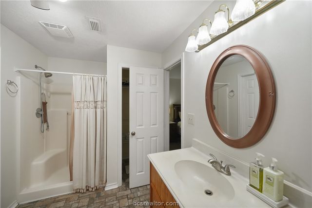 26000 Pine Shadows Drive, Hockley, TX 77447