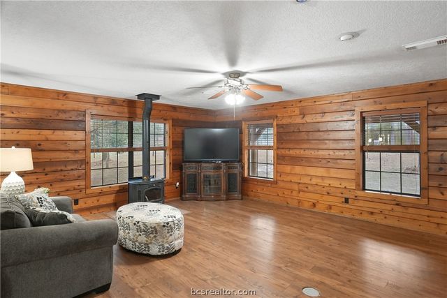 26000 Pine Shadows Drive, Hockley, TX 77447