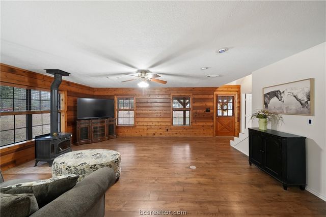 26000 Pine Shadows Drive, Hockley, TX 77447