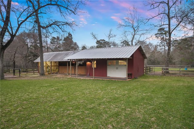 26000 Pine Shadows Drive, Hockley, TX 77447