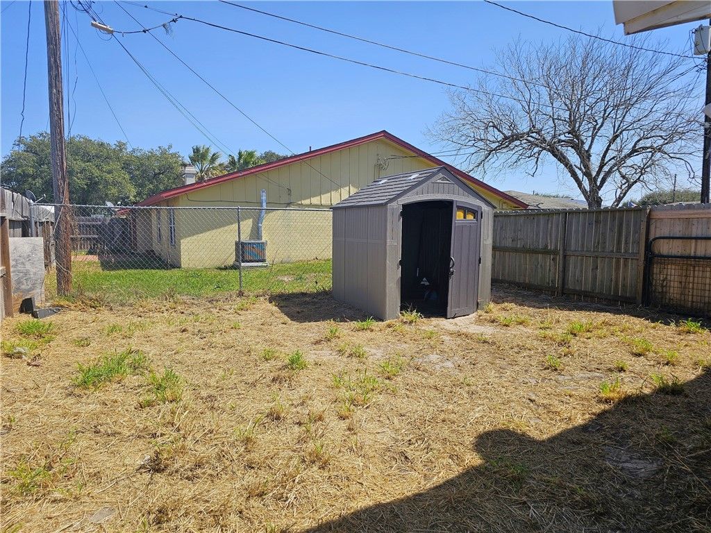 2116 Zephyr Cir, Ingleside, TX 78362 — photo 2