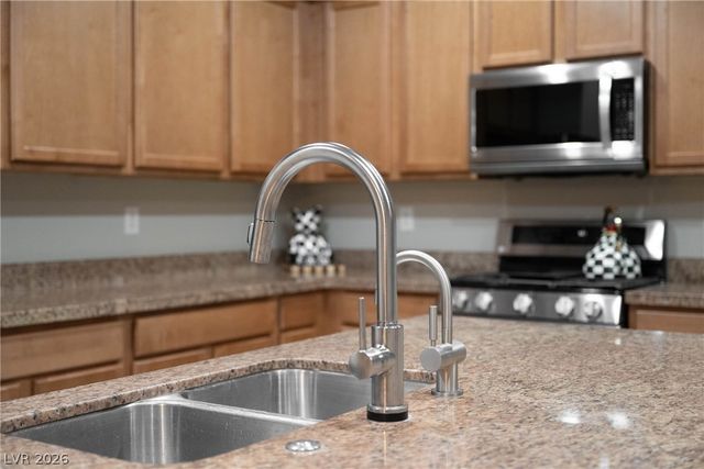 1136 Strada Pecei, Henderson, NV 89011