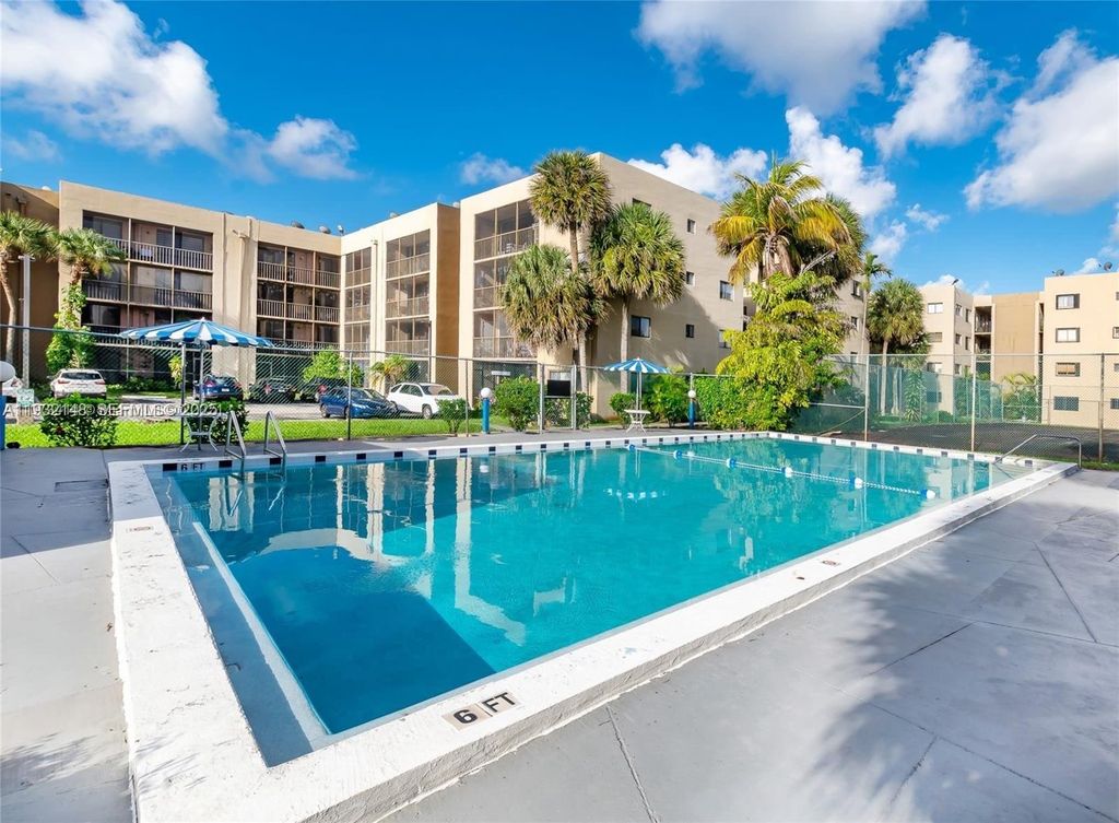 8625 NW 8th St 401, Miami, FL 33126