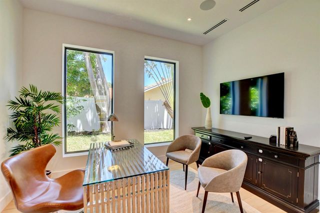 855 NW 4th Avenue, Boca Raton, FL 33432